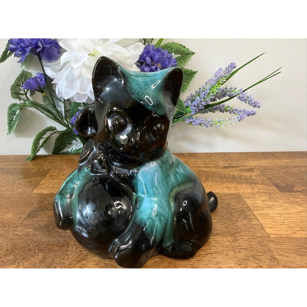Vintage Blue Mountain Pottery‎ Kitten with Yarn Canadian Art Green Drip Glaze
